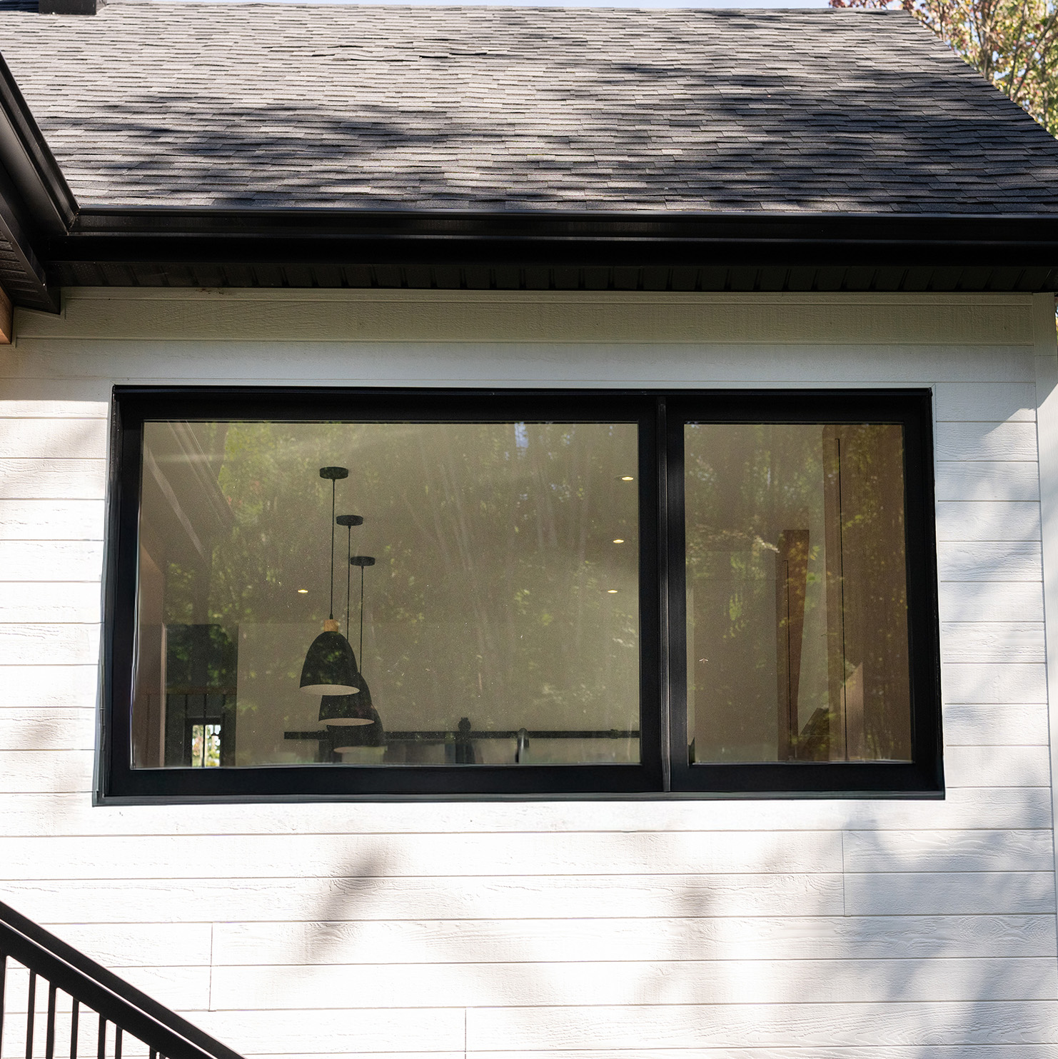 Fenêtre à Auvent VERDUN en PVC ou hybride de style contemporain